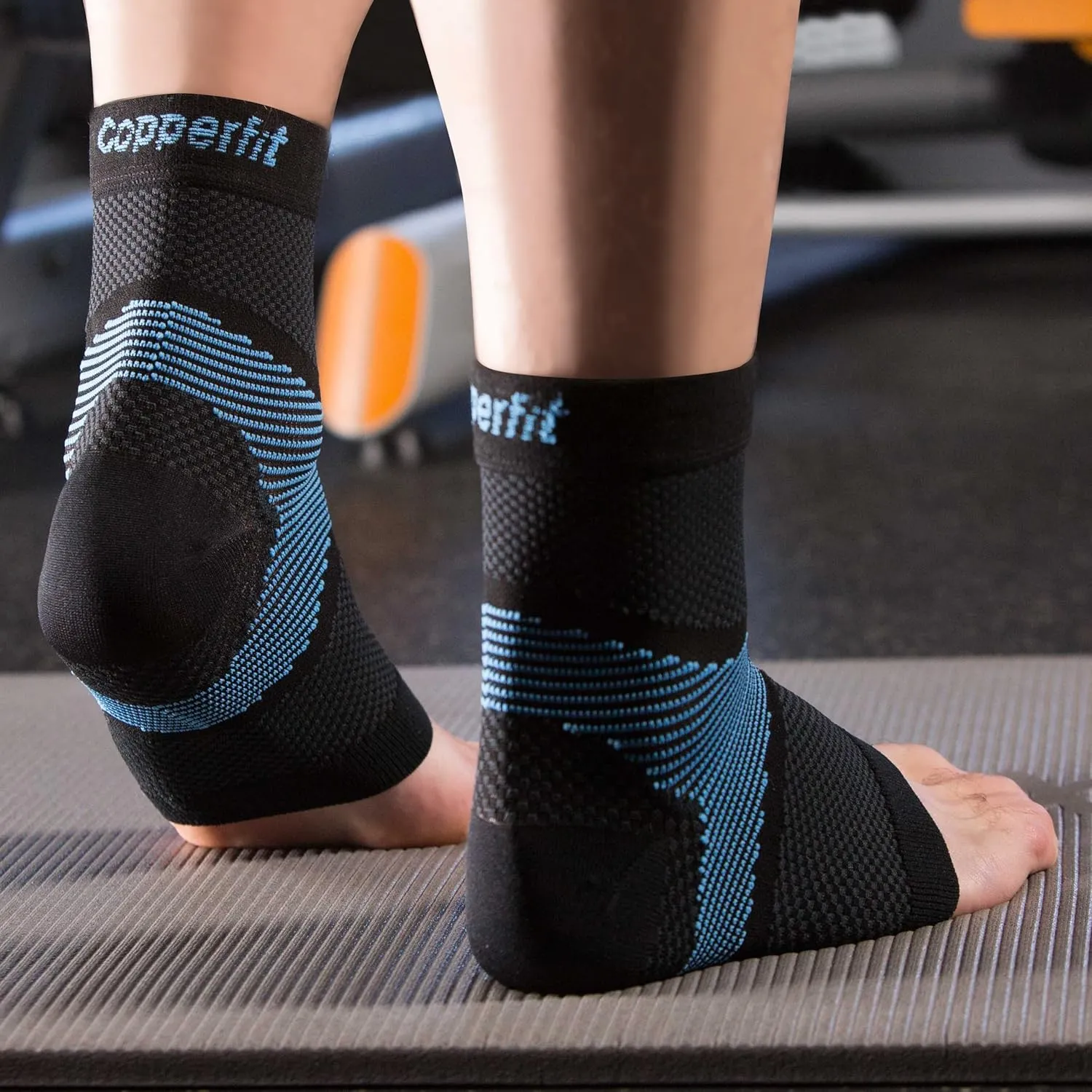 Copper Fit ICE Plantar Fascia Compression Foot and Ankle Sleeve Infused with Menthol, 1 Pair